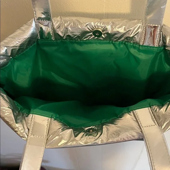 Clinique limited edition Silver Tote with Green Detail - Picture 2 of 4